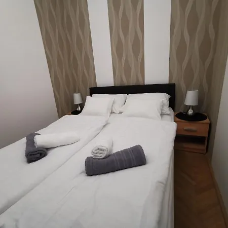 Centrum Apartman 公寓 凯斯特海伊