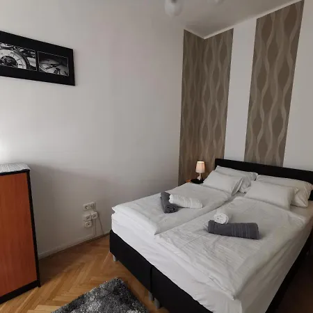 Centrum Apartman * 케츨리