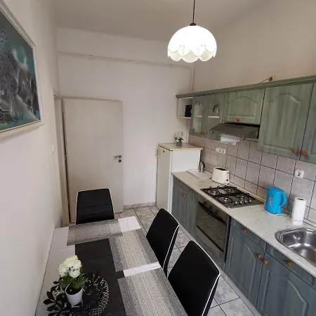 アパート Centrum Apartman ケストヘイ