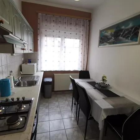 アパート Centrum Apartman *